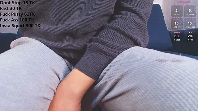 couplelove543 online show from 09/22/25, 12:51