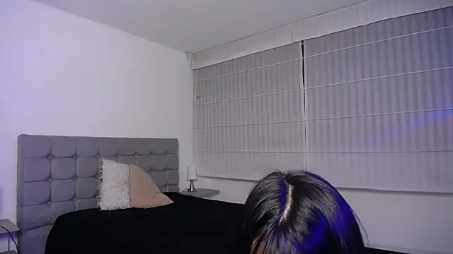 Stephany Rodriguez online show from 10/18/25, 03:02