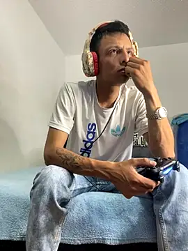 Snapshot of andrewcoopper1 chatting on 09/25/25, 03:32 andrewcoopper1 online show from 09/25/25, 03:32