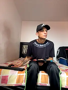 Snapshot of andrewcoopper1 chatting on 09/30/25, 04:01 andrewcoopper1 online show from 09/30/25, 04:01