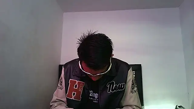 Snapshot of andrewcoopper1 chatting on 02/05/26, 01:16 andrewcoopper1 online show from 02/05/26, 01:16