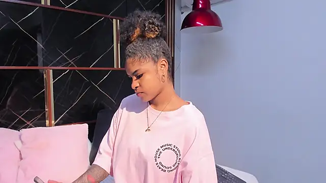 HannyThompson online show from 11/19/25, 12:05