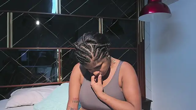 Snapshot of HannyThompson chatting on 03/15/26, 12:44 HannyThompson online show from 03/15/26, 12:44