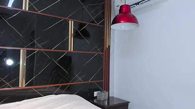 Snapshot of HannyThompson chatting on 03/19/26, 12:53 HannyThompson online show from 03/19/26, 12:53