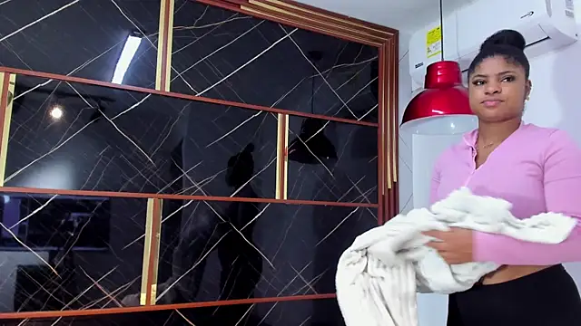 Snapshot of HannyThompson chatting on 04/15/26, 12:34 HannyThompson online show from 04/15/26, 12:34