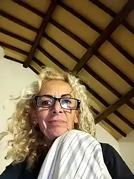 Snapshot of clarabell4 chatting on 09/14/25, 07:24 clarabell4 online show from 09/14/25, 07:24