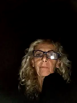 Snapshot of clarabell4 chatting on 09/15/25, 08:09 clarabell4 online show from 09/15/25, 08:09