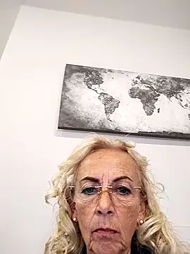 Snapshot of clarabell4 chatting on 09/19/25, 08:16 clarabell4 online show from 09/19/25, 08:16