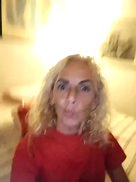 Snapshot of clarabell4 chatting on 09/22/25, 08:22 clarabell4 online show from 09/22/25, 08:22