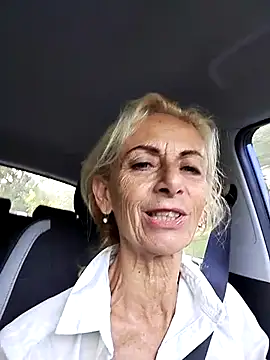 Snapshot of clarabell4 chatting on 09/25/25, 06:28 clarabell4 online show from 09/25/25, 06:28