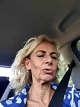 Snapshot of clarabell4 chatting on 09/27/25, 07:24 clarabell4 online show from 09/27/25, 07:24