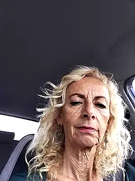 Snapshot of clarabell4 chatting on 09/30/25, 06:51 clarabell4 online show from 09/30/25, 06:51