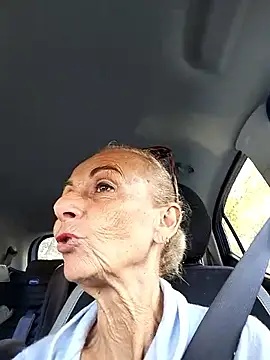 Snapshot of clarabell4 chatting on 10/13/25, 06:57 clarabell4 online show from 10/13/25, 06:57