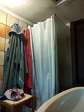 Snapshot of clarabell4 chatting on 10/14/25, 06:03 clarabell4 online show from 10/14/25, 06:03