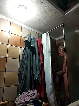 Snapshot of clarabell4 chatting on 10/16/25, 05:30 clarabell4 online show from 10/16/25, 05:30