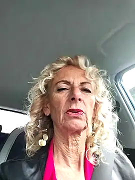 Snapshot of clarabell4 chatting on 10/17/25, 06:38 clarabell4 online show from 10/17/25, 06:38