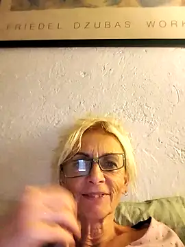 clarabell4 online show from 11/14/25, 09:02