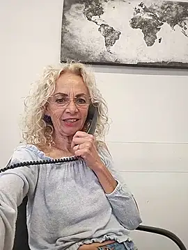 Snapshot of clarabell4 chatting on 05/19/26, 08:31 clarabell4 online show from 05/19/26, 08:31