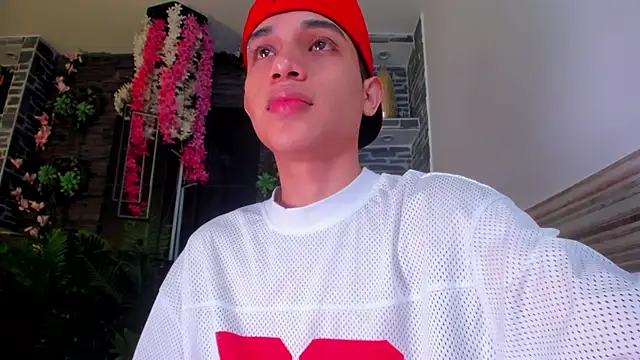 Snapshot of Sebax_Young chatting on 04/19/26, 04:01 Sebax Young online show from 04/19/26, 04:01