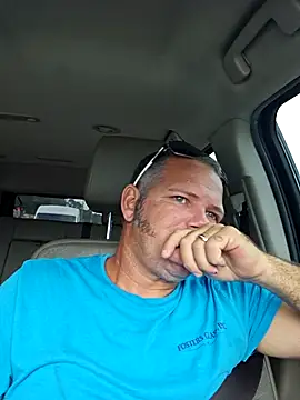 cubanitofeliz40 online show from 10/28/25, 08:55