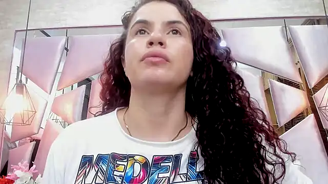 ThaliaCross online show from 10/29/25, 07:48