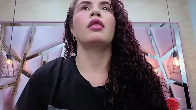 ThaliaCross online show from 04/07/26, 07:36