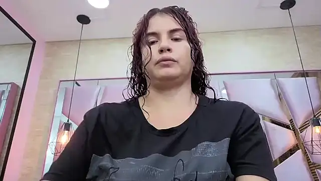 Snapshot of ThaliaCross chatting on 04/22/26, 07:48 ThaliaCross online show from 04/22/26, 07:48