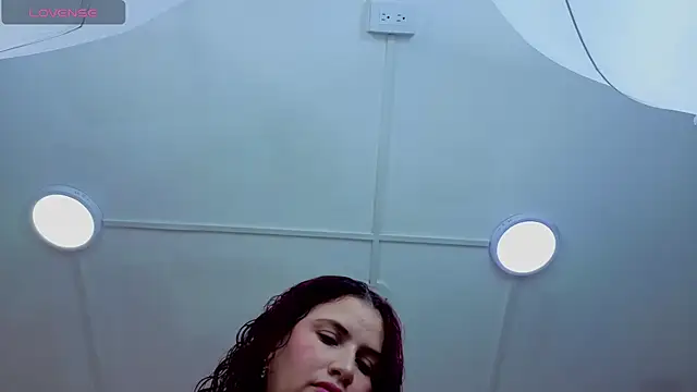 Snapshot of ThaliaCross chatting on 06/12/26, 07:46 ThaliaCross online show from 06/12/26, 07:46