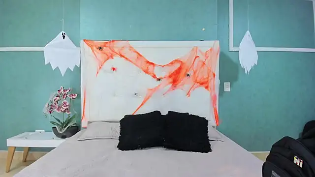 ania gomez online show from 10/24/25, 01:07