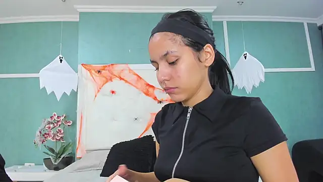 ania gomez online show from 10/31/25, 01:34