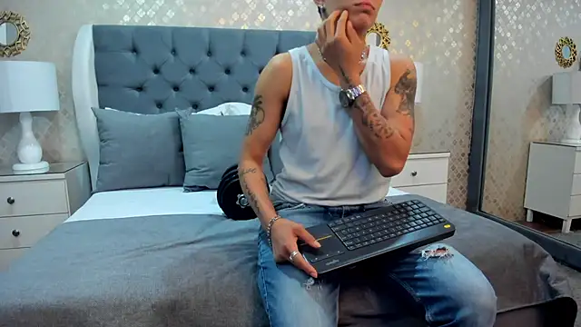 ZoeKrug online show from 09/26/25, 12:09