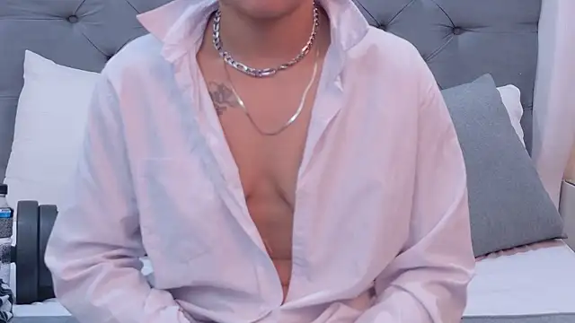 ZoeKrug online show from 10/23/25, 07:29