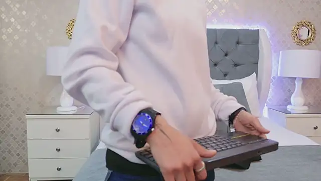 ZoeKrug online show from 01/06/26, 01:15