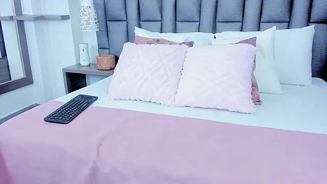 ZoeKrug online show from 02/16/26, 12:23