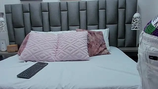 ZoeKrug online show from 02/24/26, 12:14