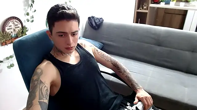 Snapshot of santii_ss chatting on 04/05/26, 02:42 santii ss online show from 04/05/26, 02:42