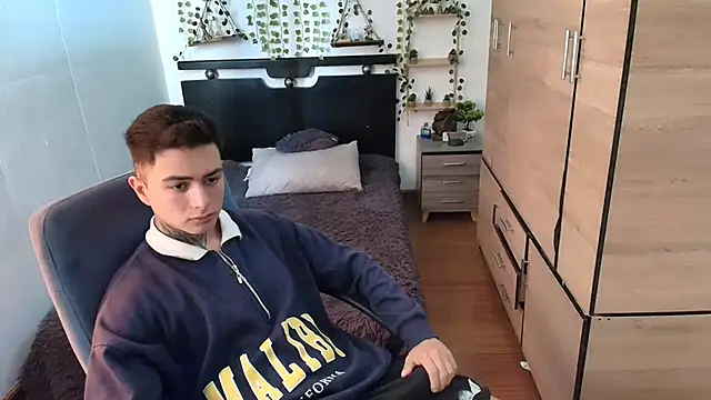 Snapshot of santii_ss chatting on 05/10/26, 02:11 santii ss online show from 05/10/26, 02:11