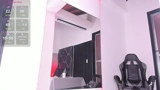 Snapshot of hot_boy_04 chatting on 10/22/25, 01:55 hot boy 04 online show from 10/22/25, 01:55