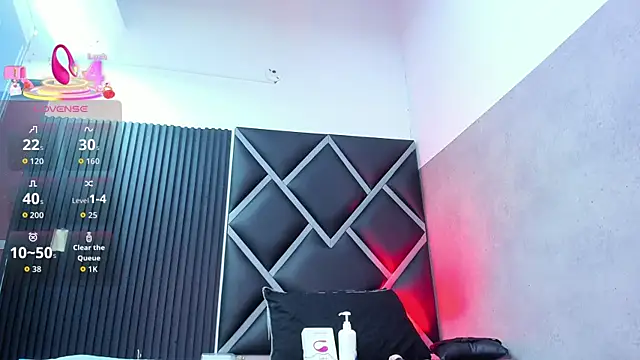 Snapshot of hot_boy_04 chatting on 10/26/25, 12:55 hot boy 04 online show from 10/26/25, 12:55