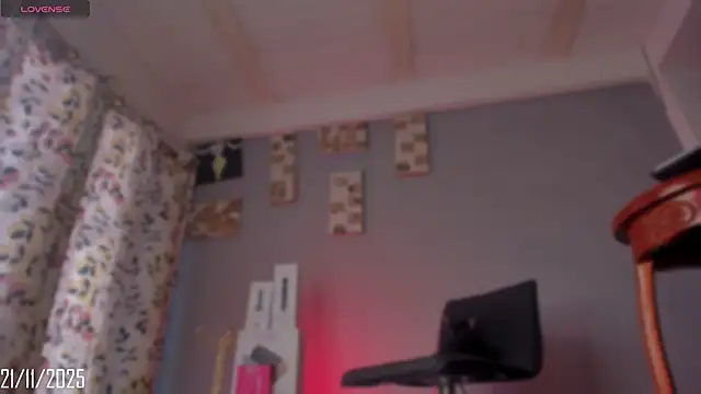 Chloe cooperr online show from 11/21/25, 12:59