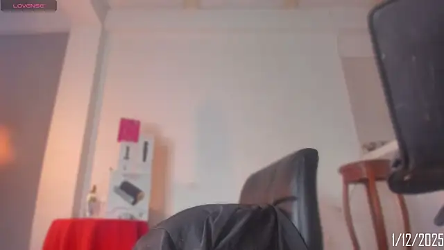 Chloe cooperr online show from 12/02/25, 07:53