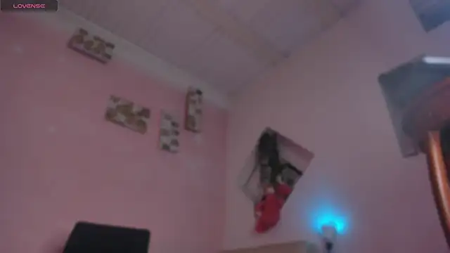 Snapshot of Chloe_cooperr chatting on 01/11/26, 04:28 Chloe cooperr online show from 01/11/26, 04:28