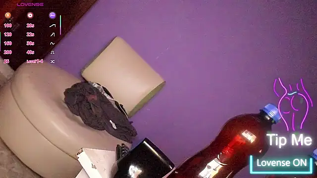 Snapshot of Valentina_Horny777 chatting on 11/15/25, 02:53 Valentina Horny777 online show from 11/15/25, 02:53