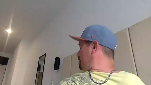 Snapshot of alloallo420 chatting on 09/13/25, 12:16 alloallo420 online show from 09/13/25, 12:16