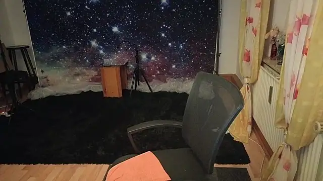 Snapshot of Einfach_Dani_offi chatting on 04/05/26, 06:05 Einfach Dani offi online show from 04/05/26, 06:05