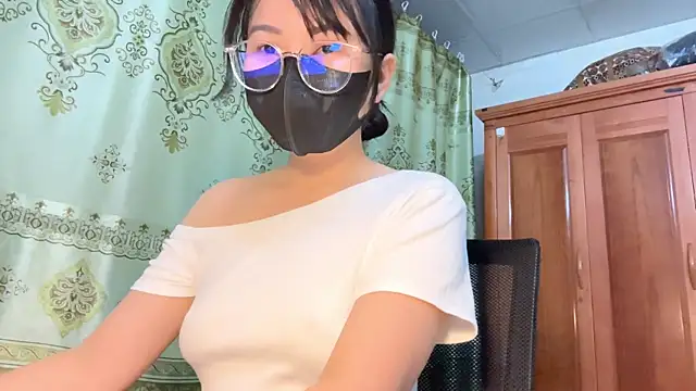 Snapshot of LinYi_Office chatting on 06/30/26, 01:28 LinYi Office online show from 06/30/26, 01:28