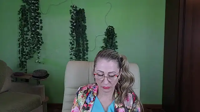 Habibi Honeyy online show from 10/18/25, 11:11