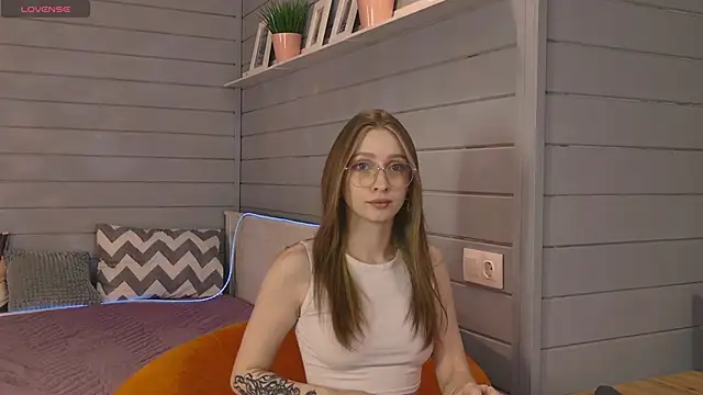 Snapshot of Vikki_wyye chatting on 10/04/25, 03:26 Vikki wyye online show from 10/04/25, 03:26