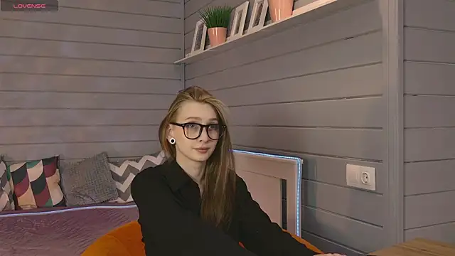 Snapshot of Vikki_wyye chatting on 10/15/25, 06:24 Vikki wyye online show from 10/15/25, 06:24