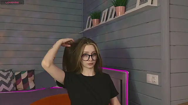 Snapshot of Vikki_wyye chatting on 10/18/25, 05:43 Vikki wyye online show from 10/18/25, 05:43